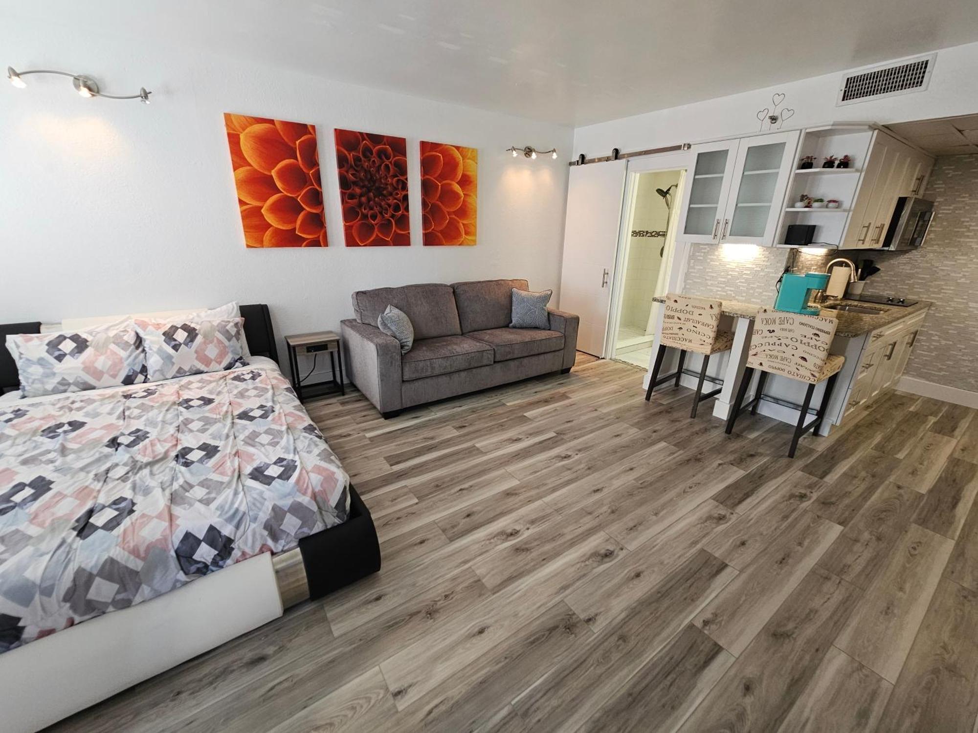 Cozy On International Dr. Near Universal Appartement