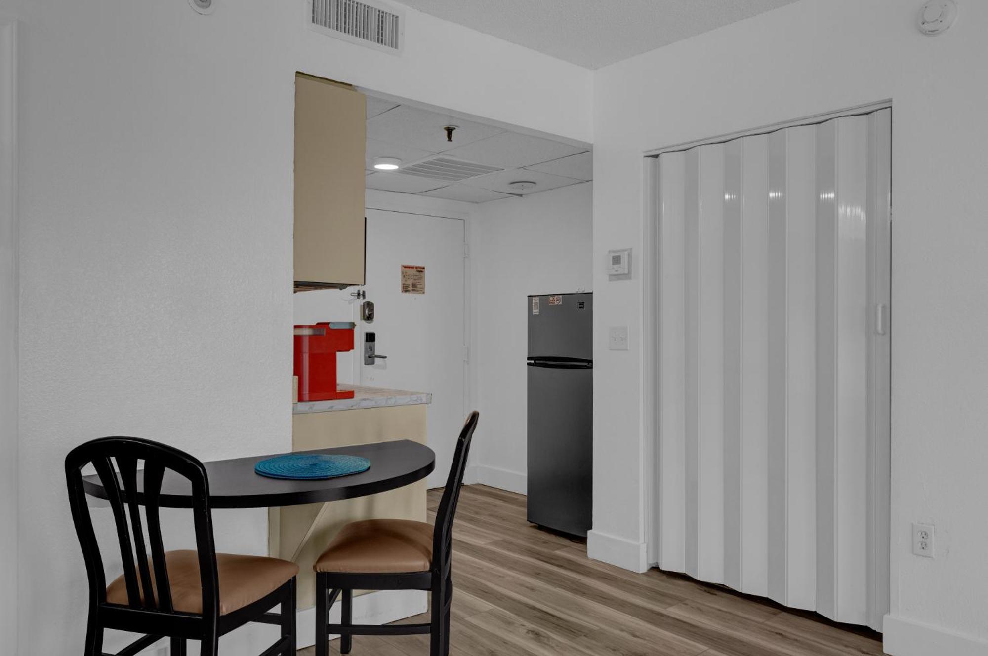 Cozy On International Dr. Near Universal Appartement